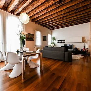 https://frari-luxury.hotelinveneto.com
